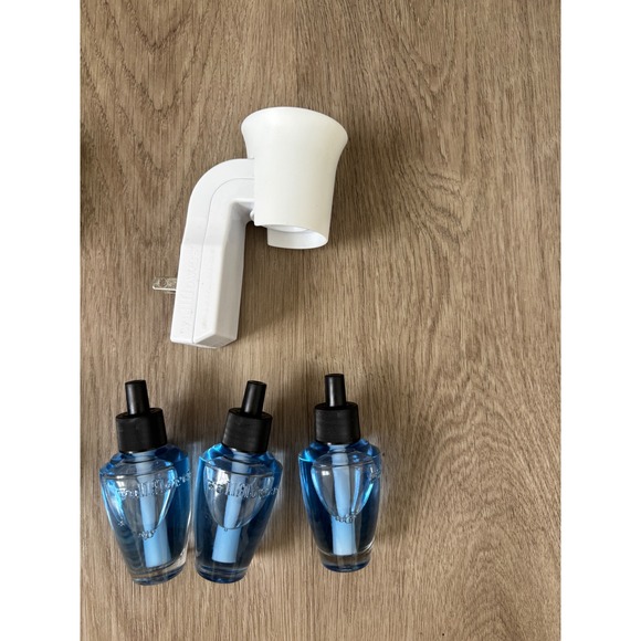 Bath & Body Works Other - Bath Body Works Wallflowers White Plug In Diffuser with 3 Blue Fragrance Refills